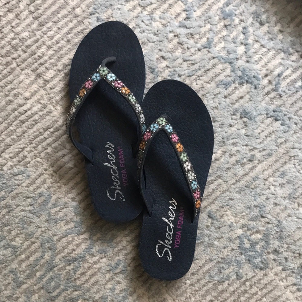 Barely Worn  Skechers-Yoga Flip Flops